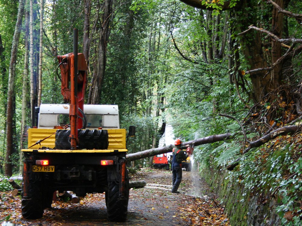 Towards Understanding Benefit Sharing between Extractive Industries and Indigenous/Local Communities in the Arctic